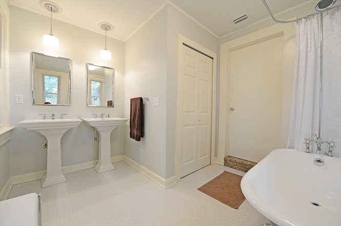 1828 Thacker Ave San Marco Bungalow For Sale - Master Bathroom